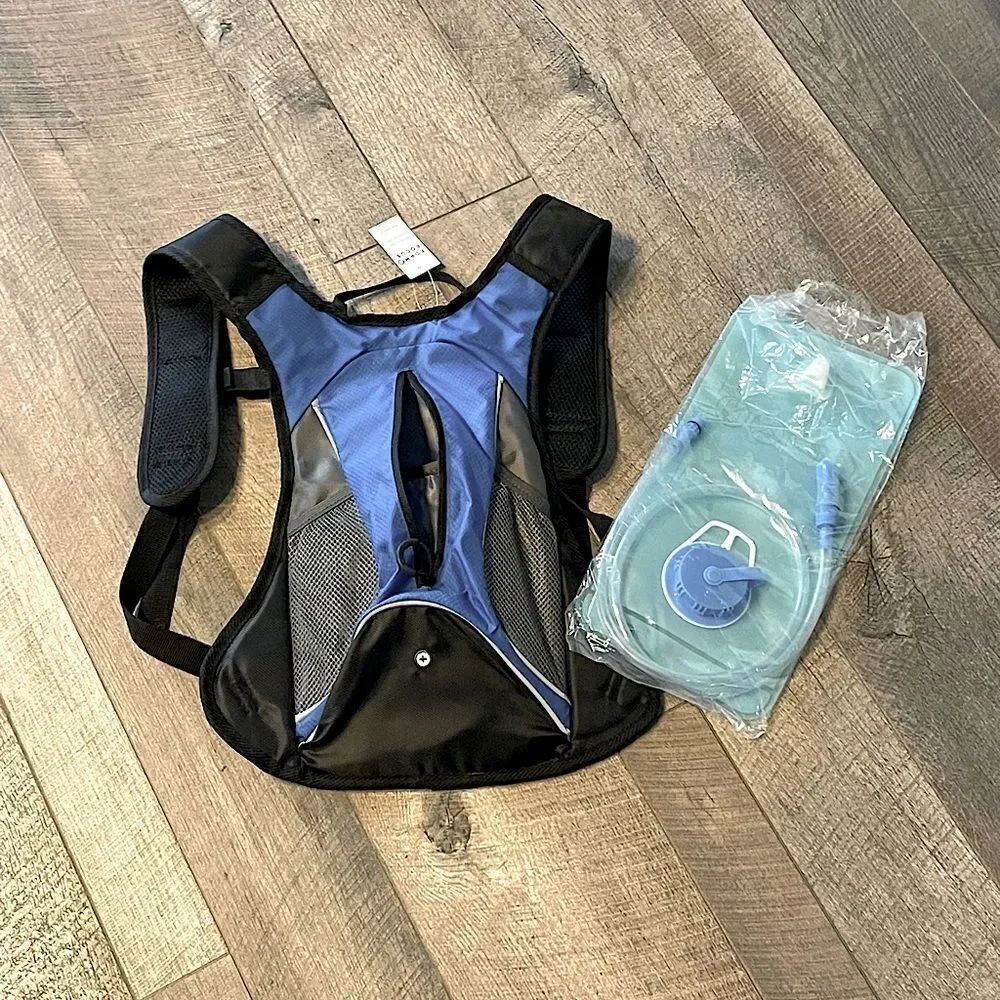 NWT! Form + Focus 1.5 Liter Hydration Backpack.